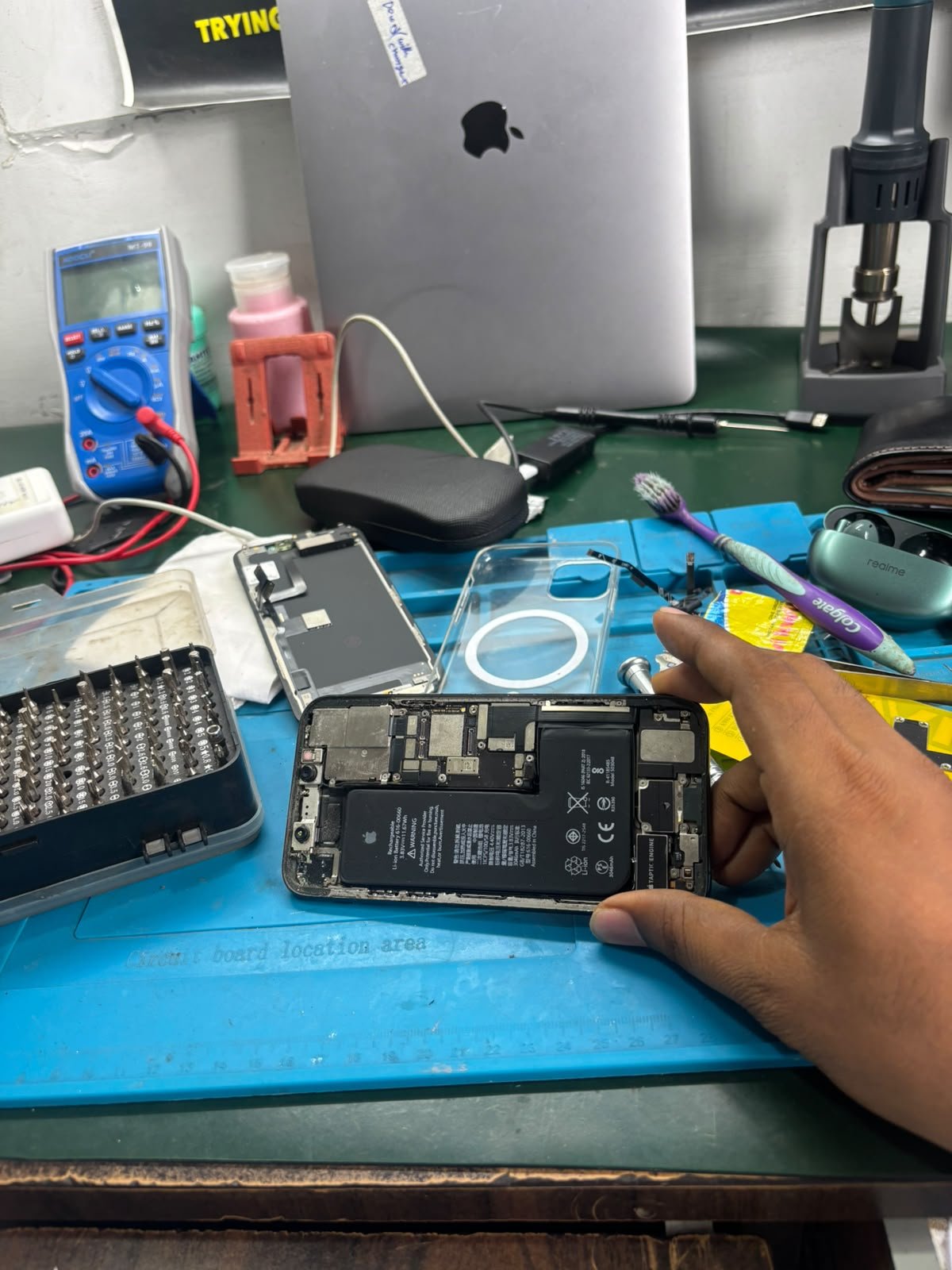 Iphone board repair